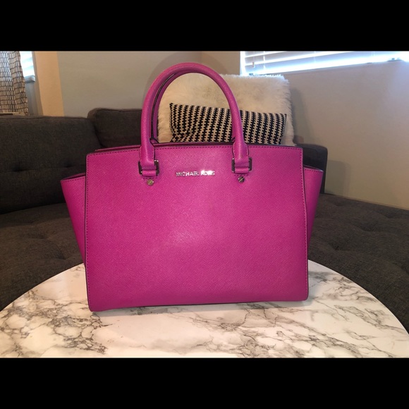 SOLD Michael Kors Selma Large Handbag - Hot Pink - Picture 2 of 5